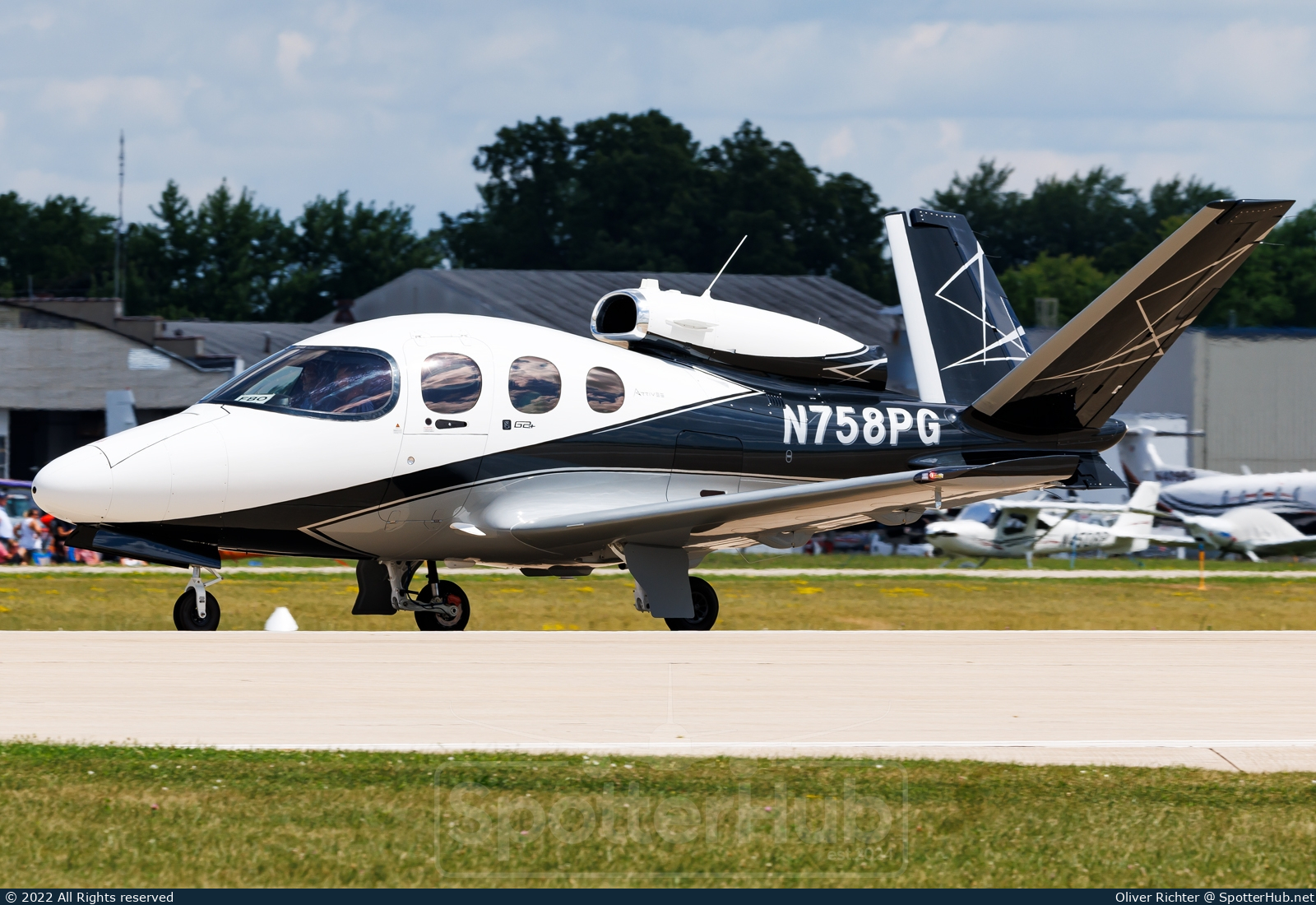 Photo of N758PG - Cirrus Vision Jet G2+ operated by Private