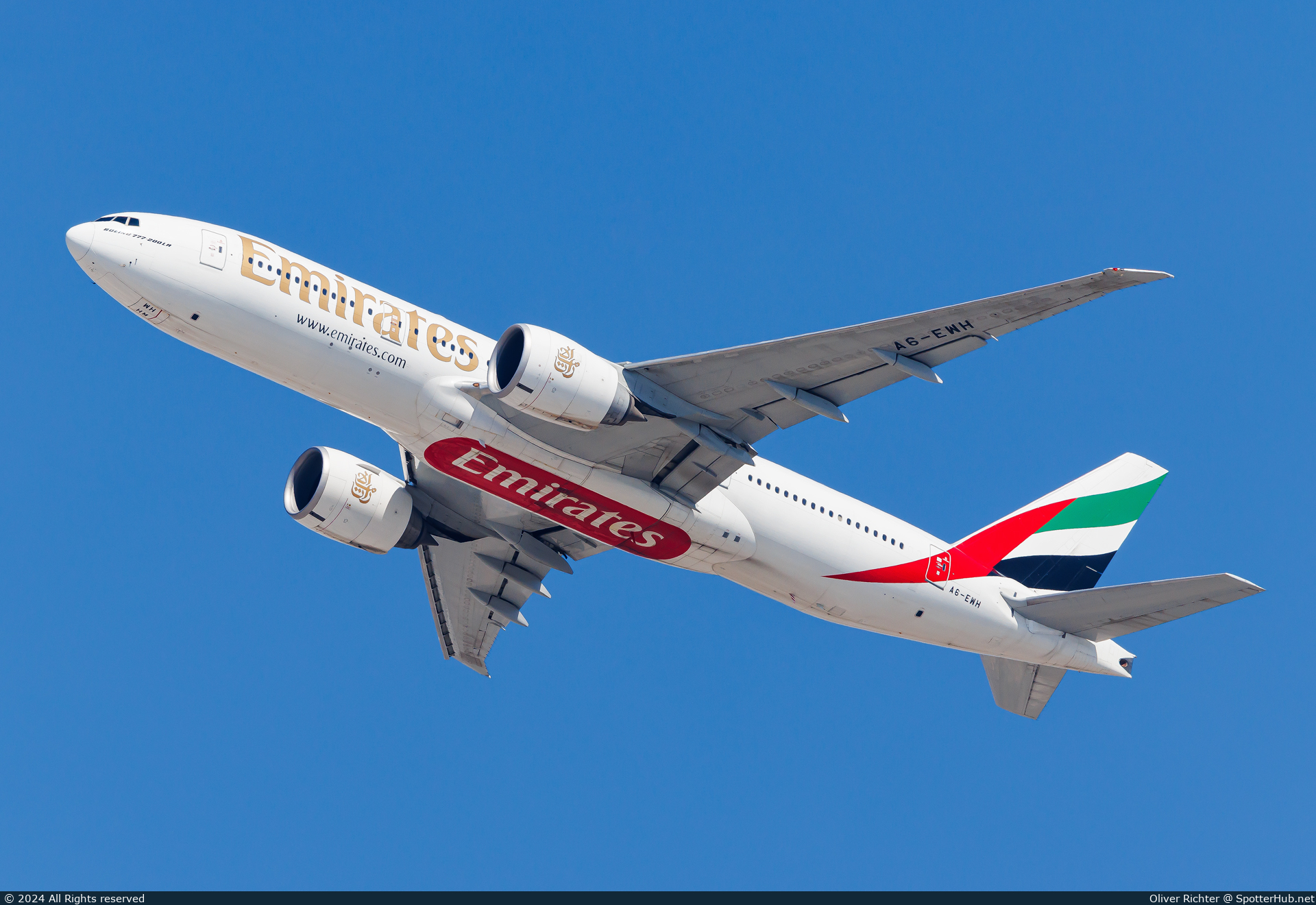 Photo of A6-EWH - Boeing 777-21H(LR) operated by Emirates