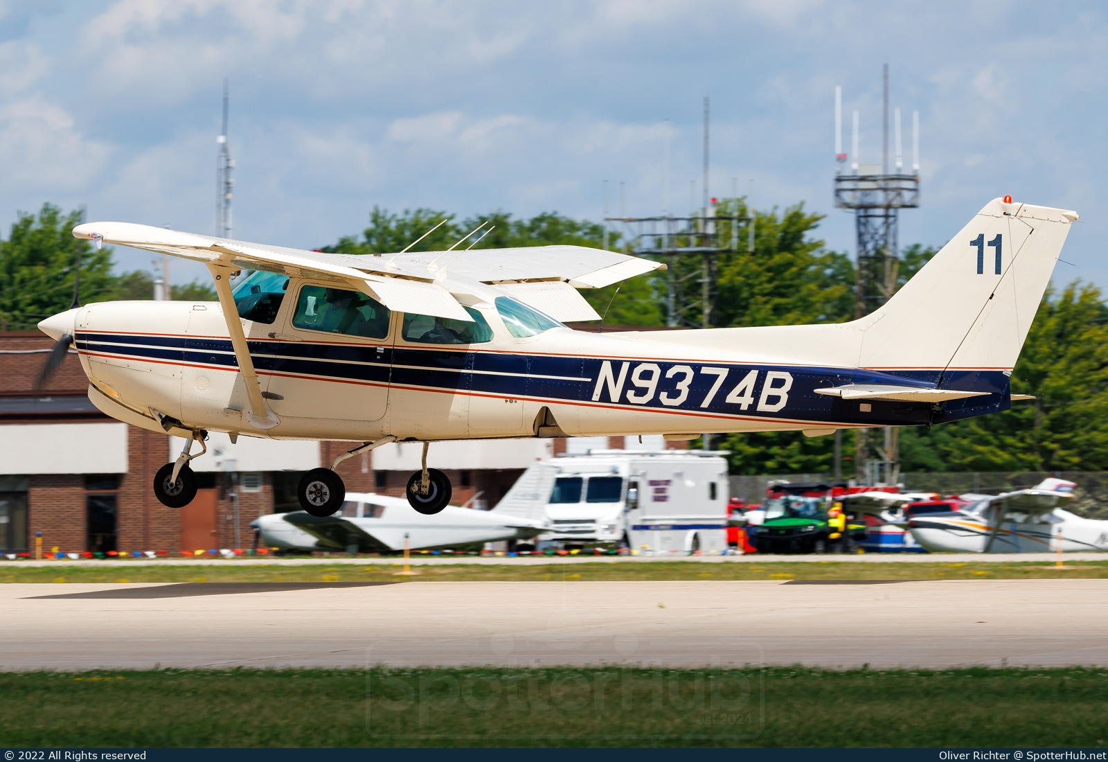 Photo of N9374B - Cessna 172RG Cutlass RG operated by Private