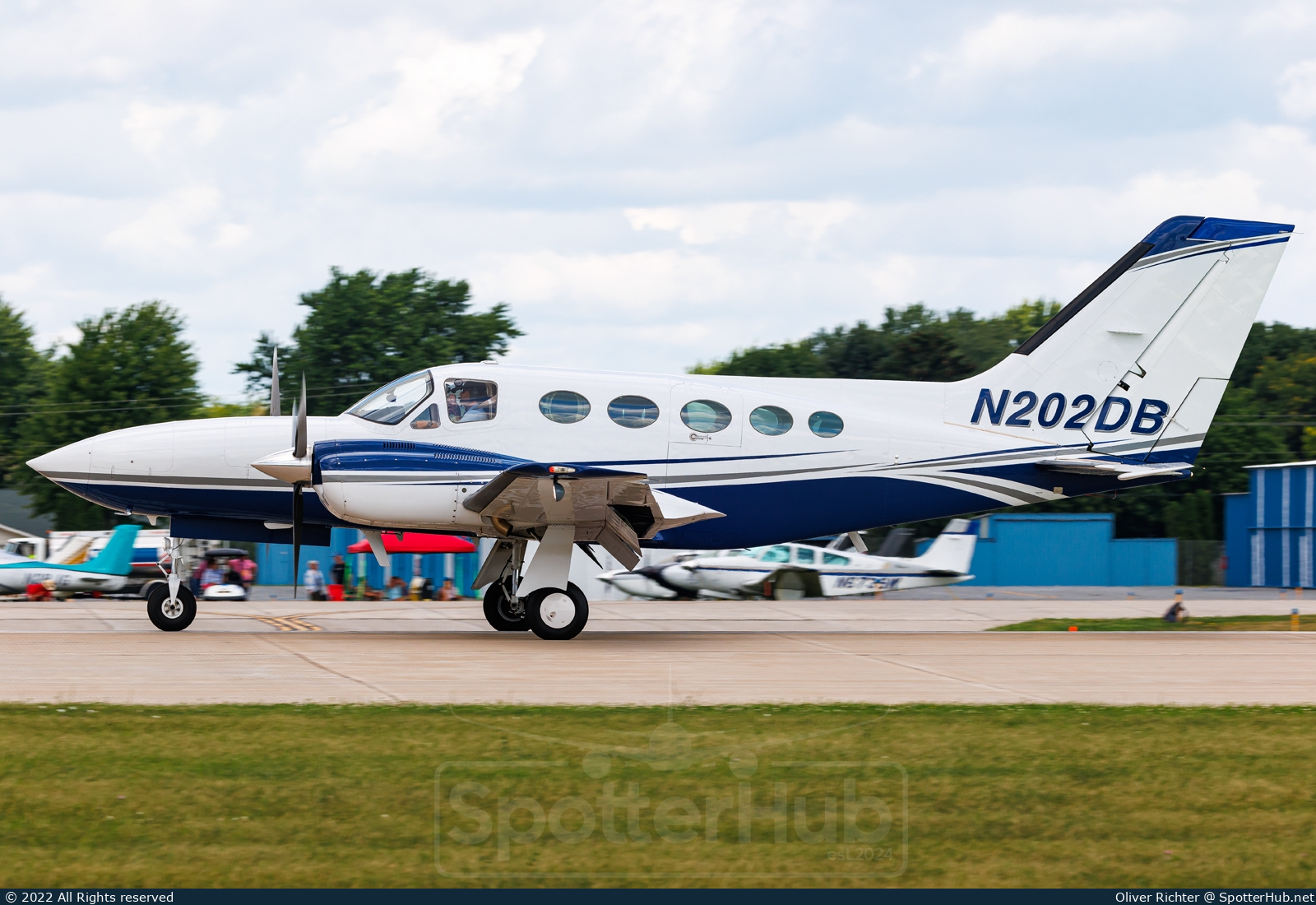 Photo of N202DB - Cessna 421C Golden Eagle II operated by Private