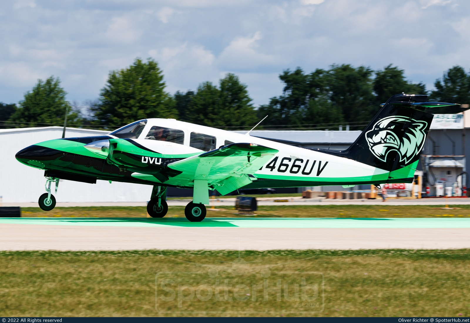 Photo of N466UV - Piper PA-44-180 Seminole operated by Utah Valley University