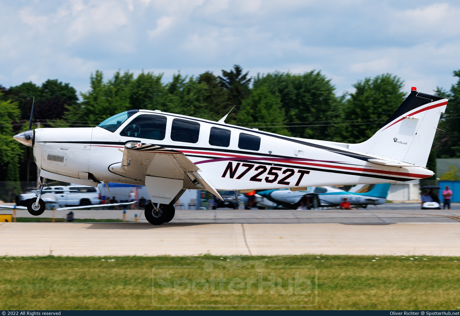 Photo of N7252T - Beechcraft A36 Bonanza operated by Private