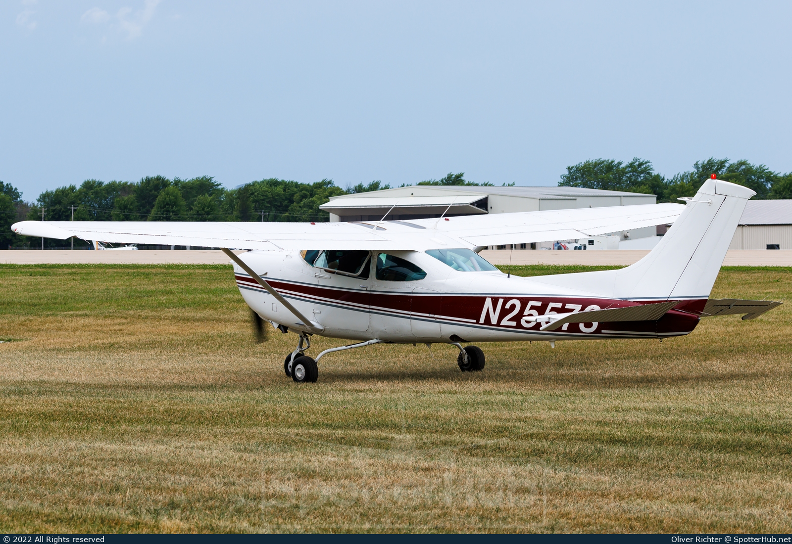 Photo of N2557S - Cessna R182 Skylane RG operated by Private