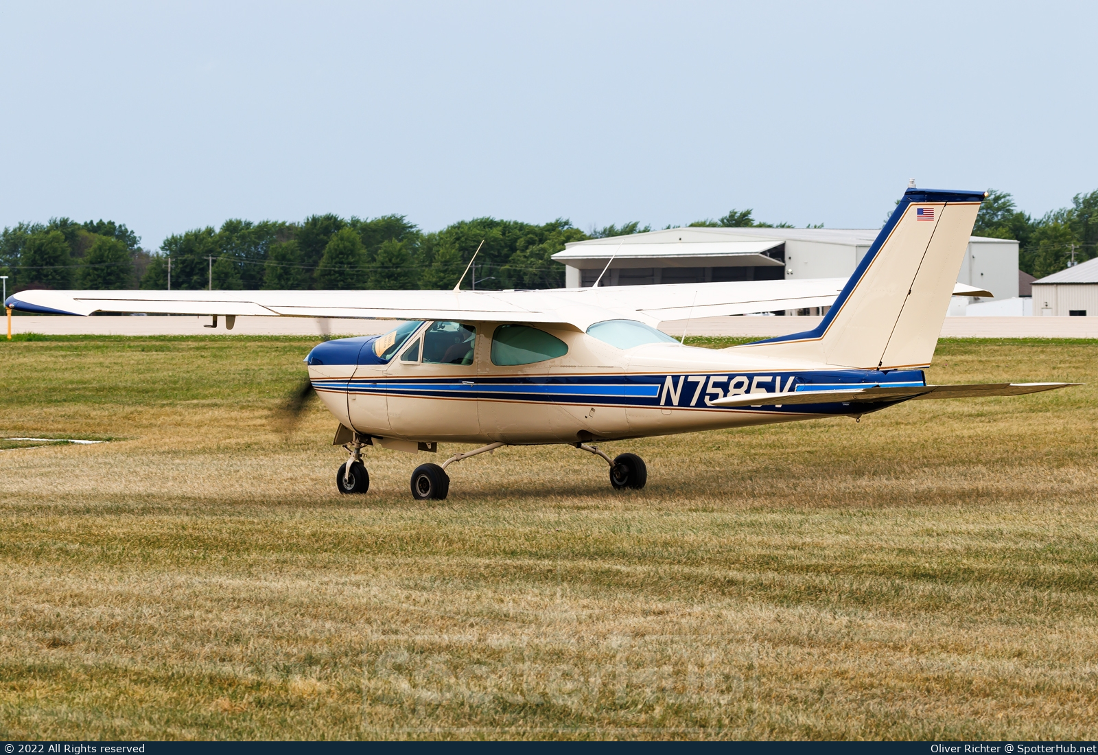 Photo of N7585V - Cessna 177RG Cardinal RG operated by Private