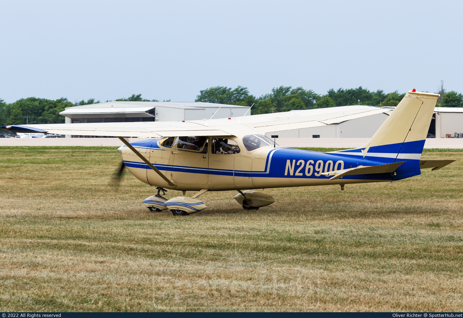 Photo of N2690Q - Cessna 172K Skyhawk operated by Private