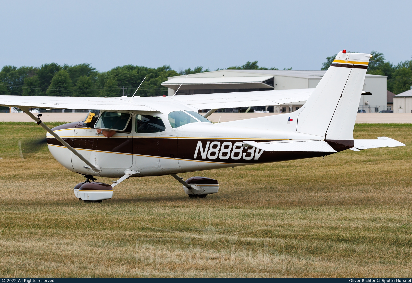 Photo of N8883V - Cessna 172M Skyhawk operated by Private