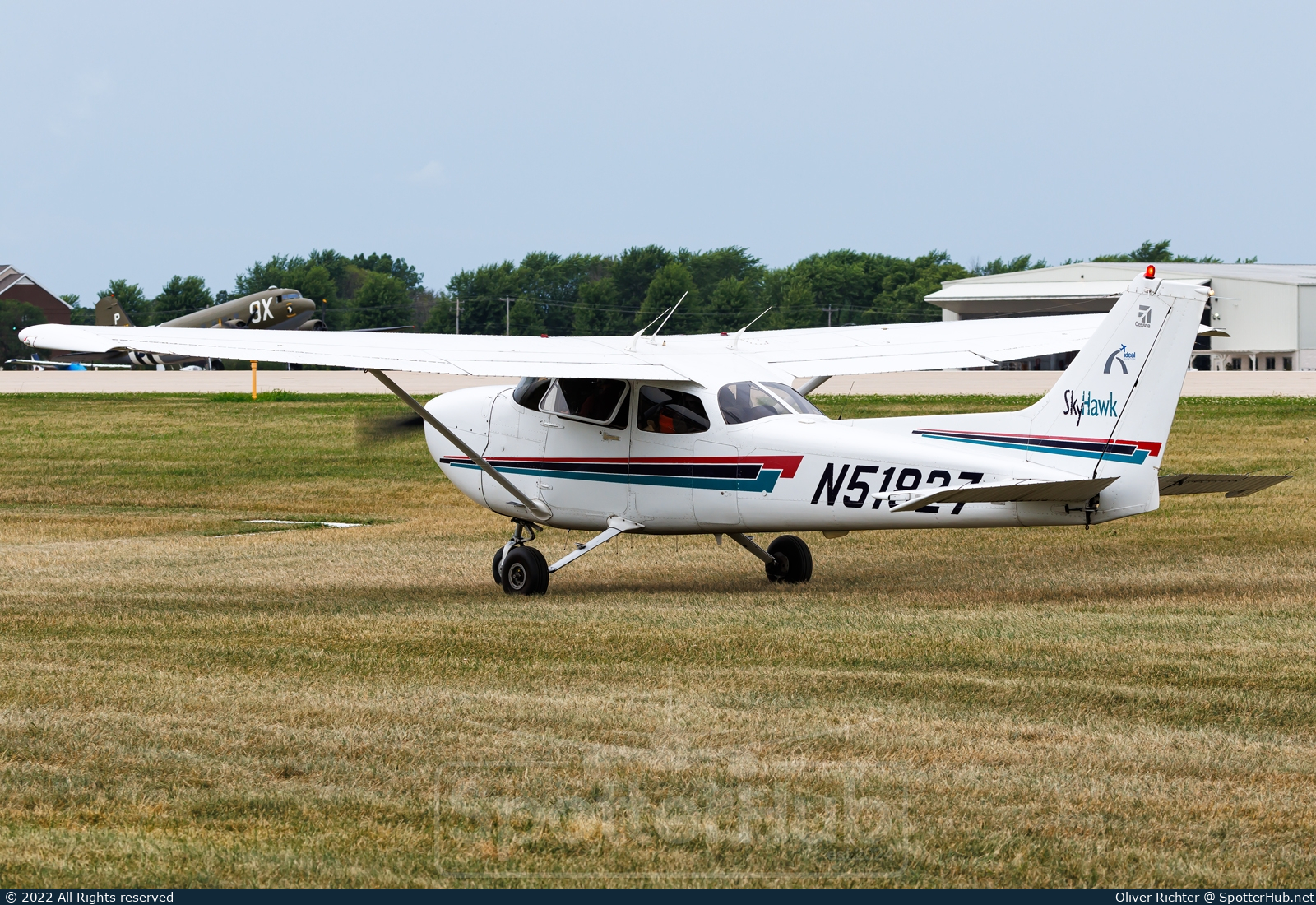Photo of N51827 - Cessna 172R Skyhawk operated by Private