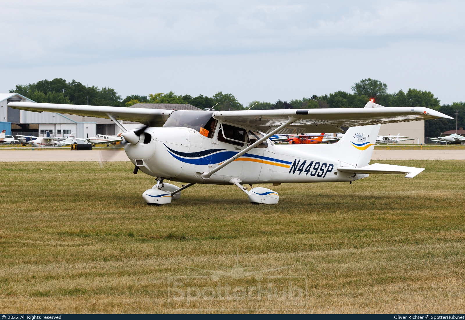 Photo of N449SP - Cessna 172S Skyhawk SP operated by Golden Eagle Flying Club