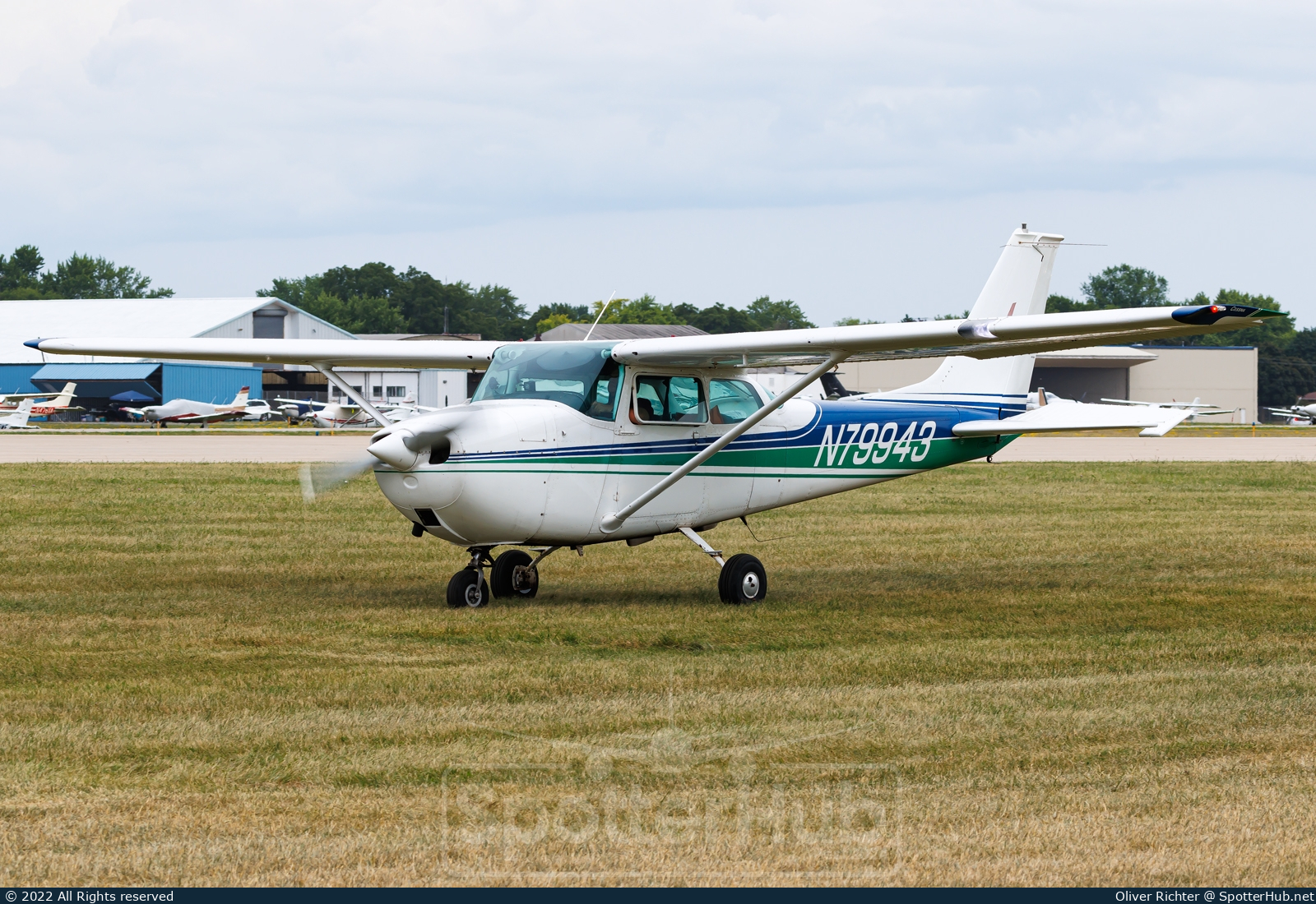 Photo of N79943 - Cessna 172K Skyhawk operated by Private