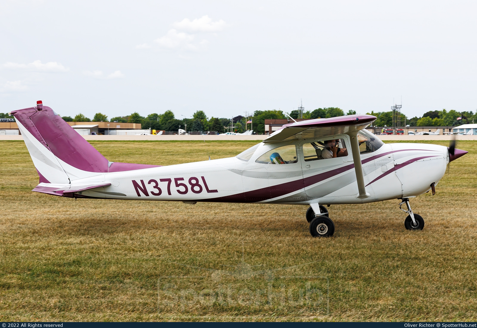 Photo of N3758L - Cessna 172G Skyhawk operated by Private