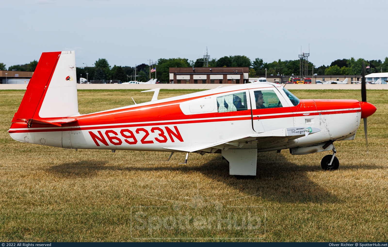 Photo of N6923N - Mooney M20C Mark 21 operated by Private