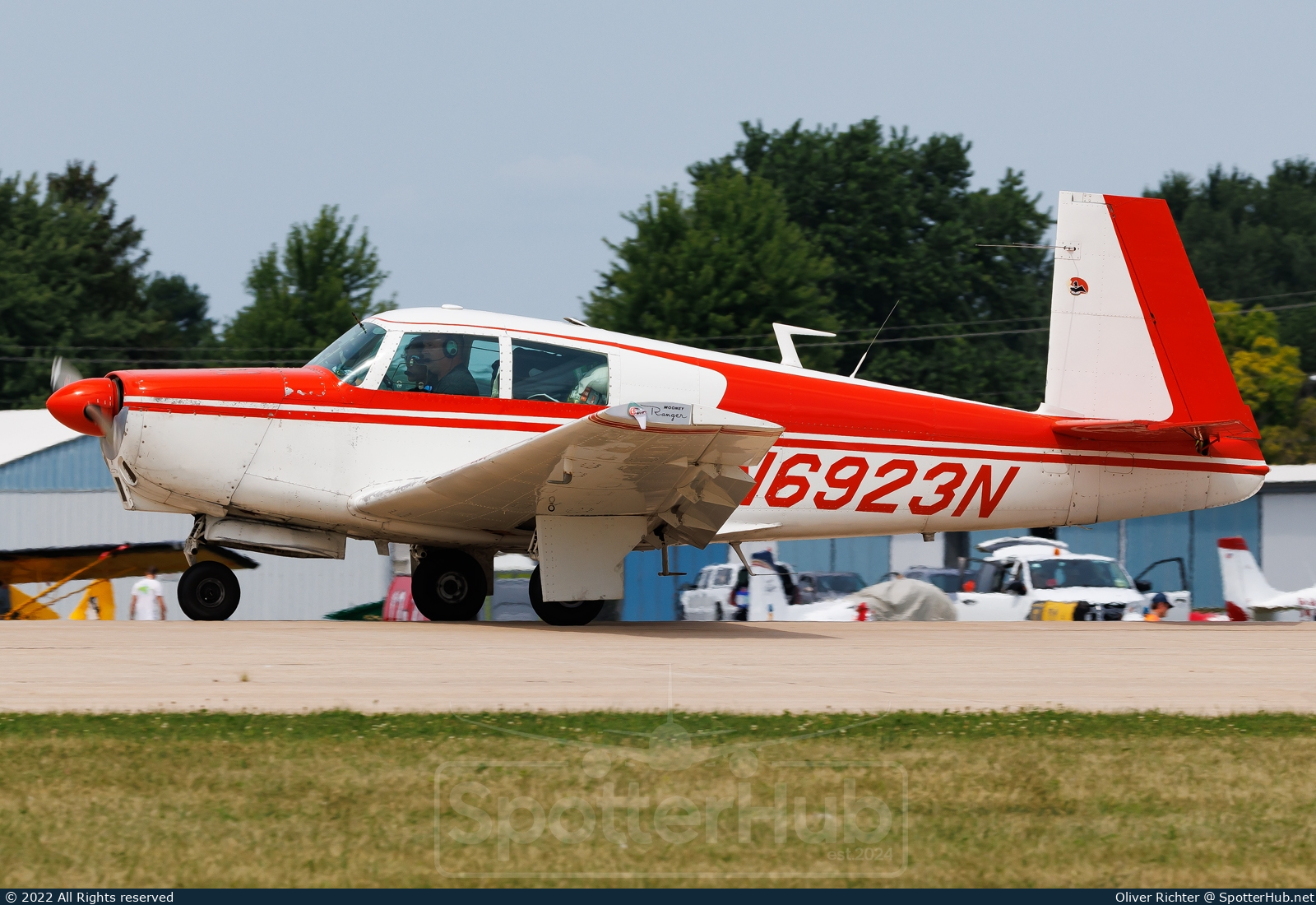Photo of N6923N - Mooney M20C Mark 21 operated by Private