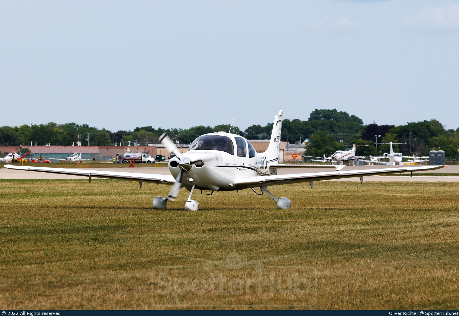 Photo of C-GNTU - Cirrus SR22 G2 operated by Private