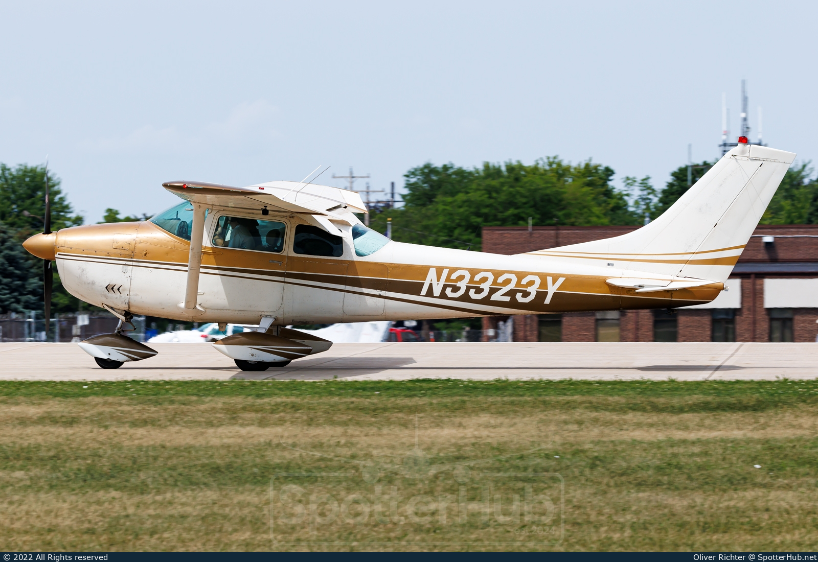 Photo of N3323Y - Cessna 182E Skylane operated by Private