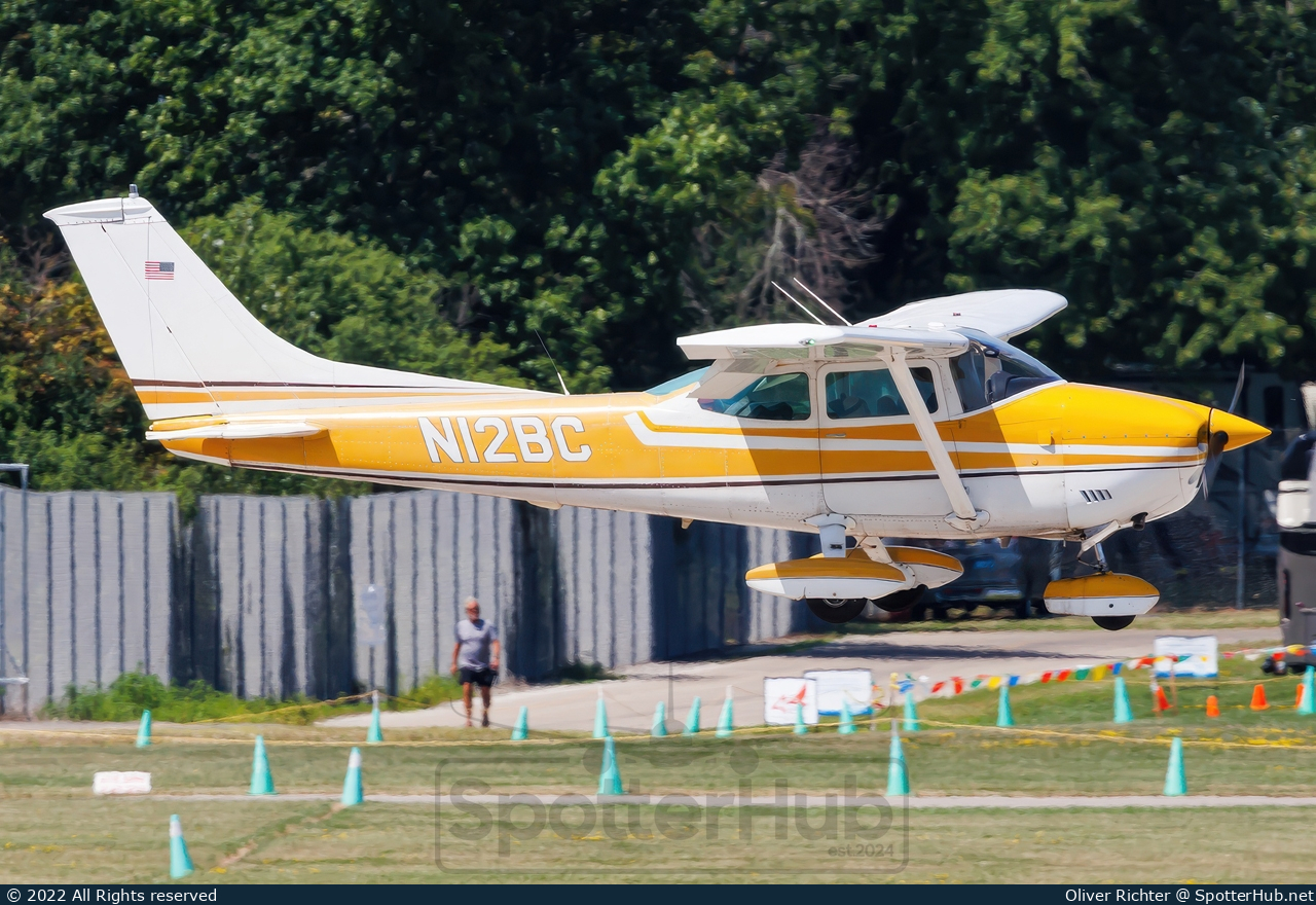 Photo of N12BC - Cessna 182P Skylane operated by Central Ohio Flyers Association