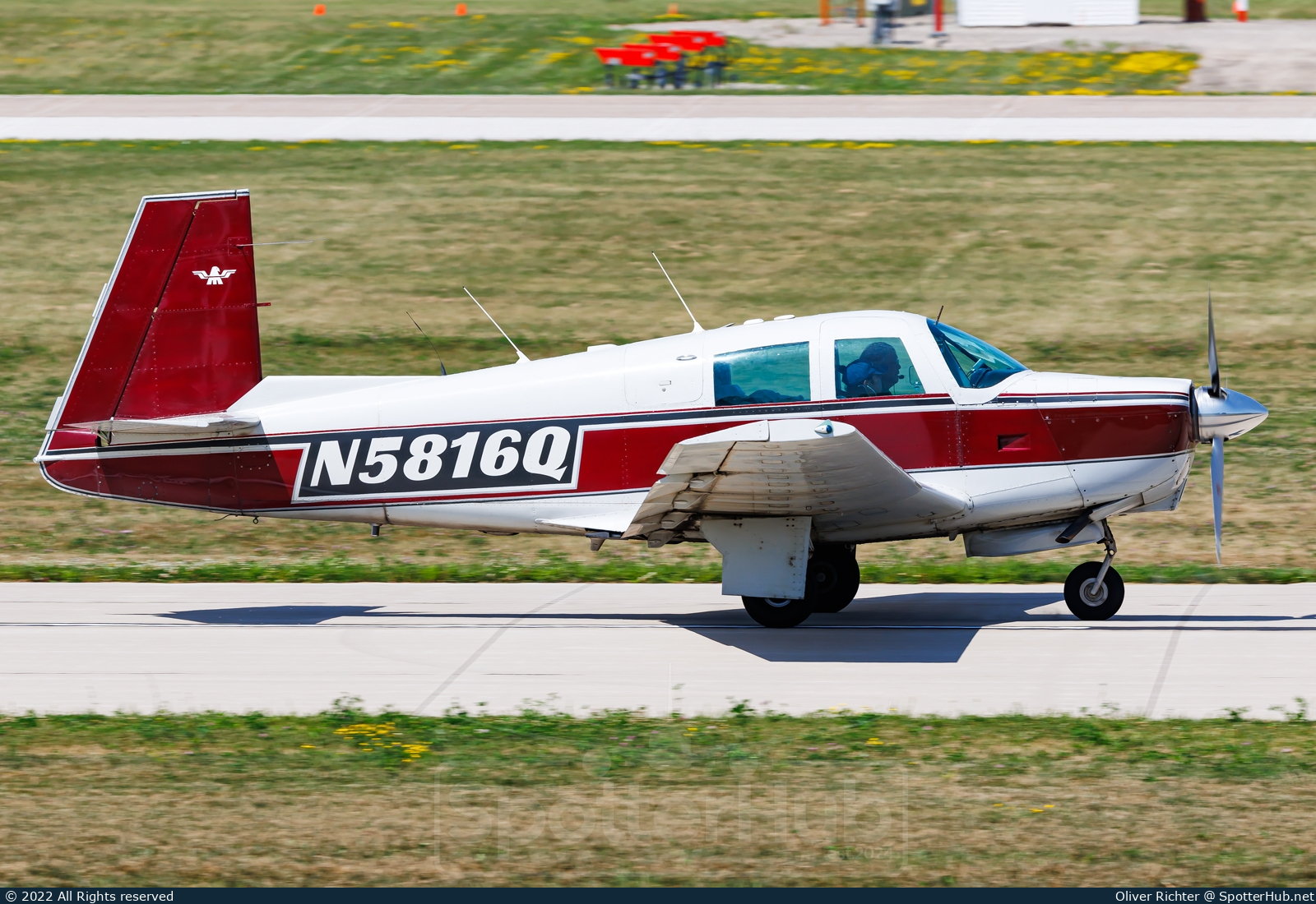 Photo of N5816Q - Mooney M20C Mark 21 operated by Private