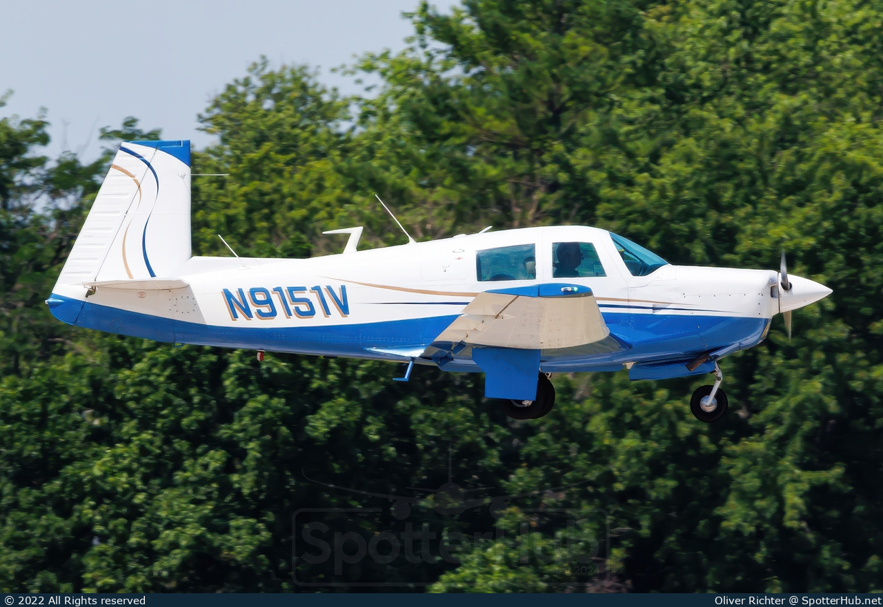 Photo of N9151V - Mooney M20E Super 21 operated by Private