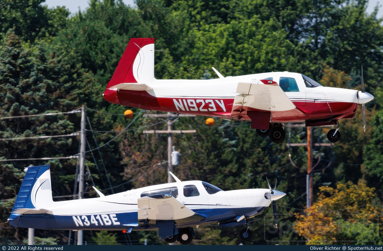 Photo of N1923Y - Mooney M20D Master operated by Private