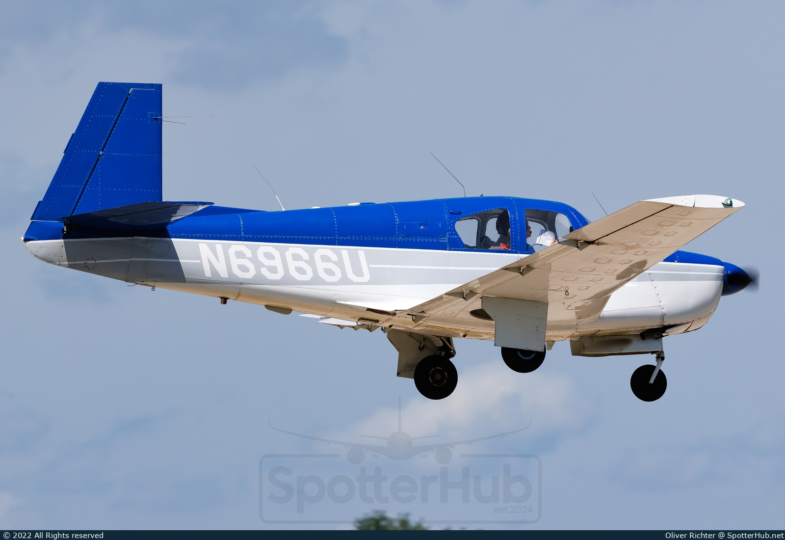 Photo of N6966U - Mooney M20E Super 21 operated by Private