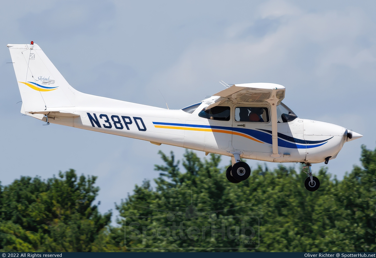 Photo of N38PD - Cessna 172S Skyhawk SP operated by Richmond Pilots