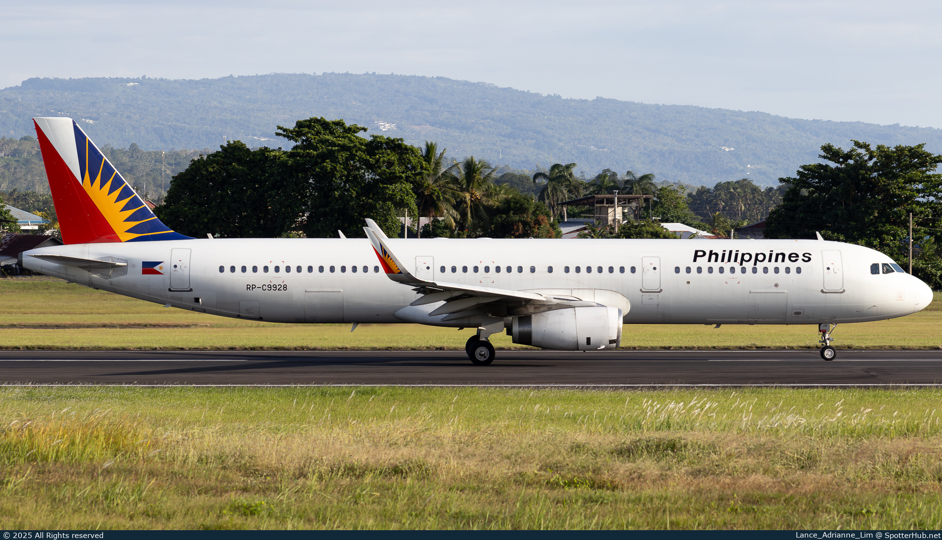 Photo of RP-C9928 - Airbus A321-231 operated by Philippine Airlines