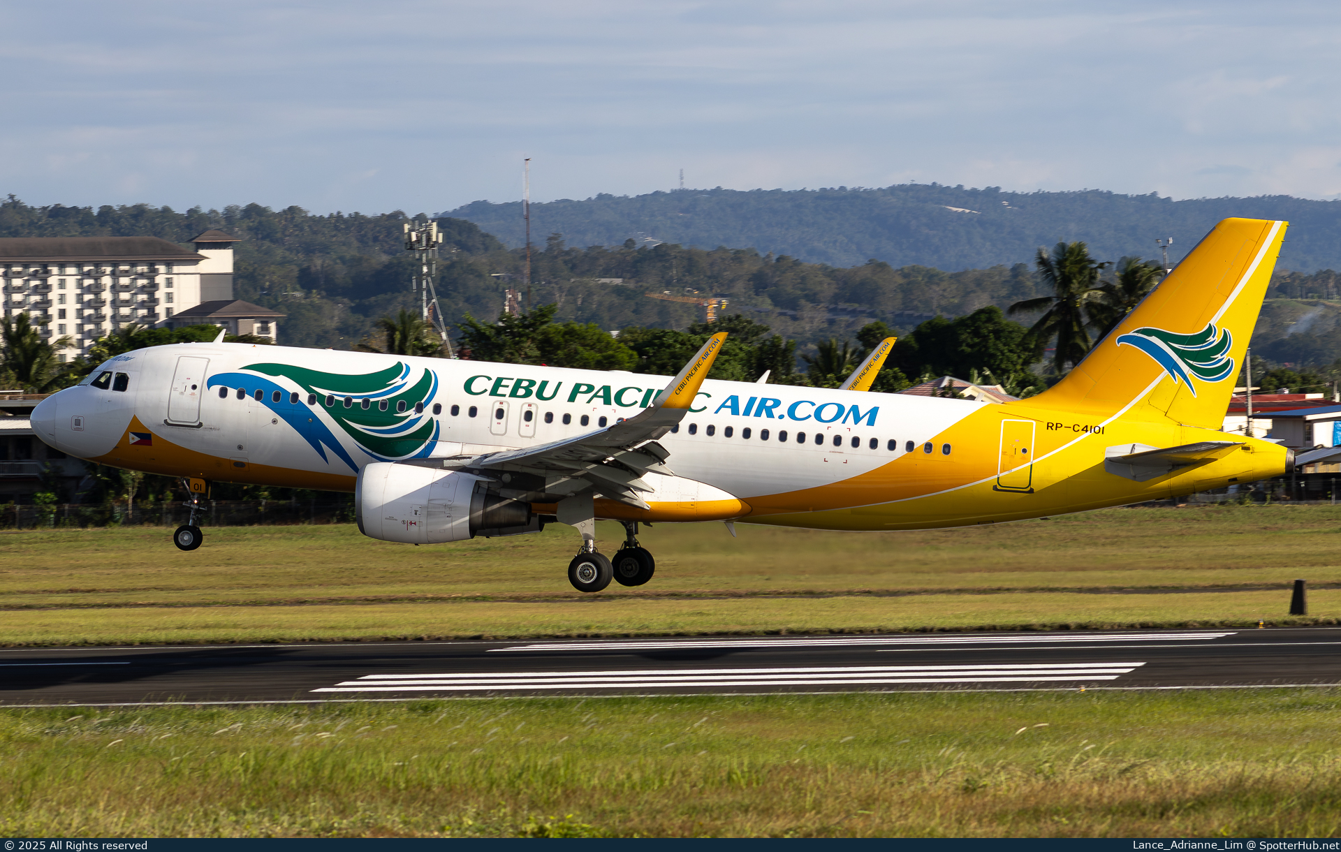 Photo of RP-C4101 - Airbus A320-214 operated by Cebu Pacific