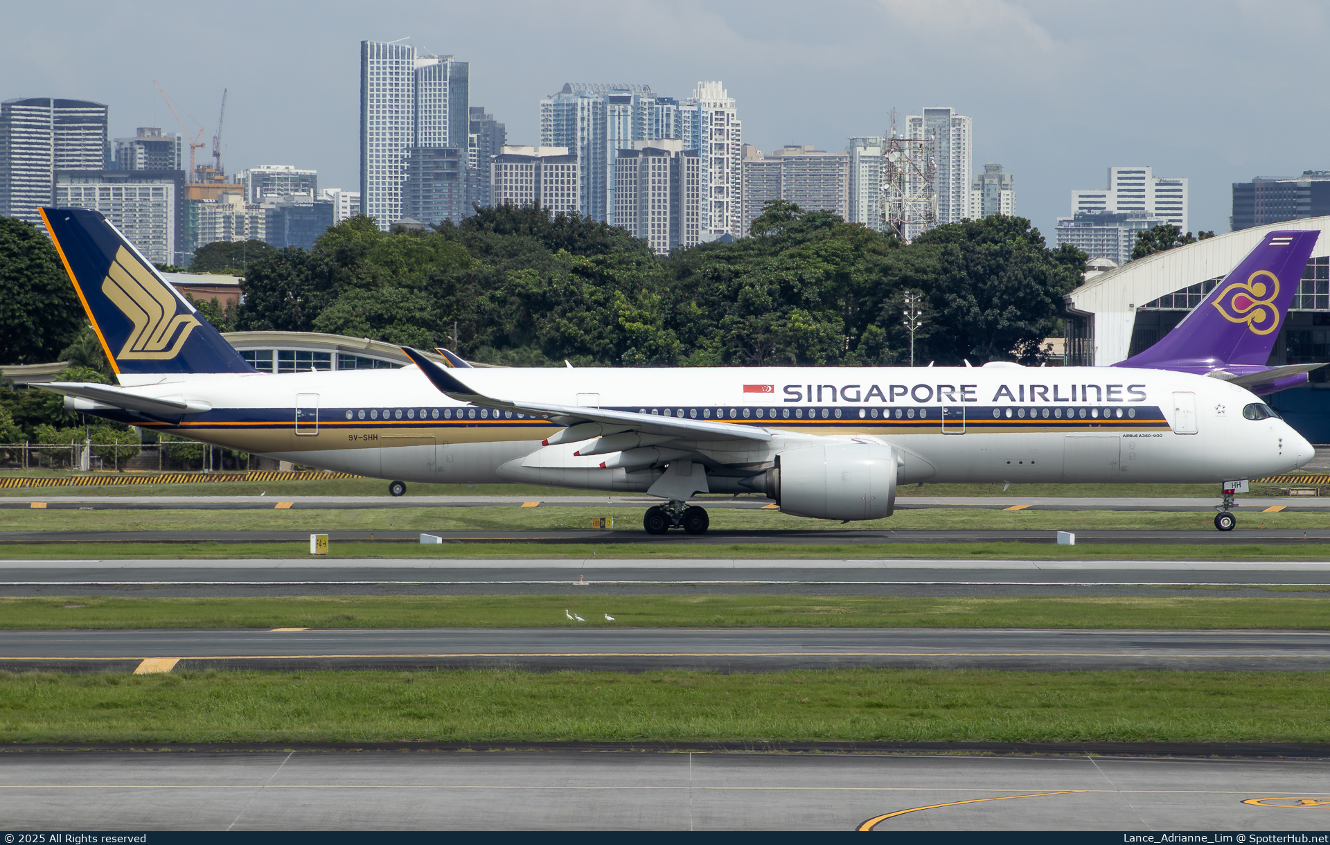 Photo of 9V-SHH - Airbus A350-941 operated by Singapore Airlines