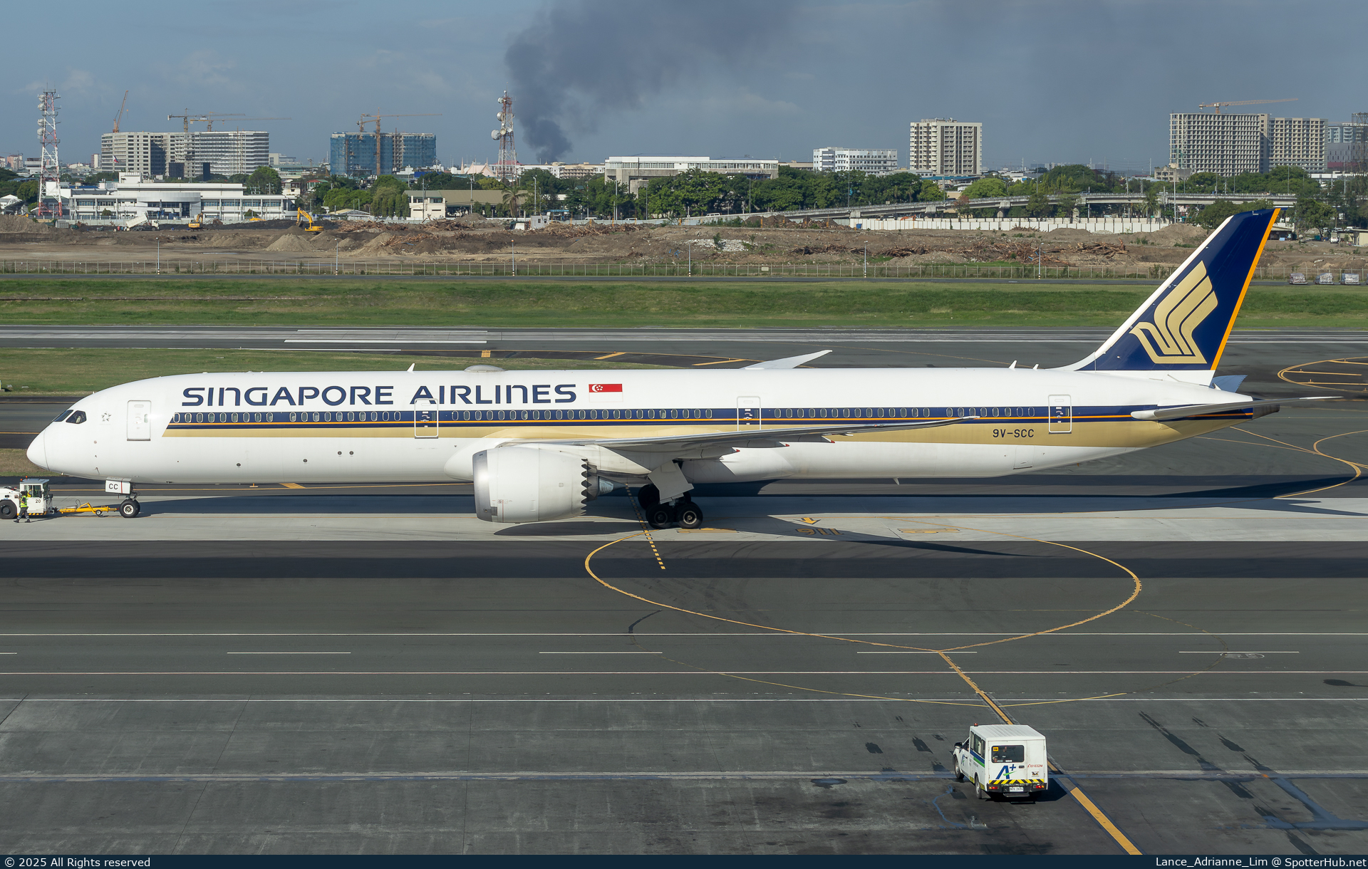 Photo of 9V-SCC - Boeing 787-10 Dreamliner operated by Singapore Airlines