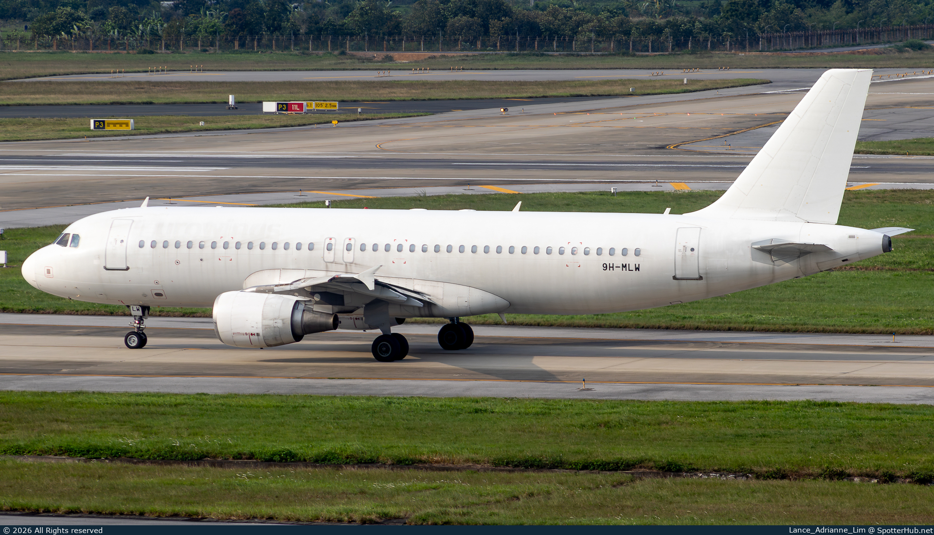 Photo of 9H-MLW - Airbus A320-214 operated by Avion Express Malta