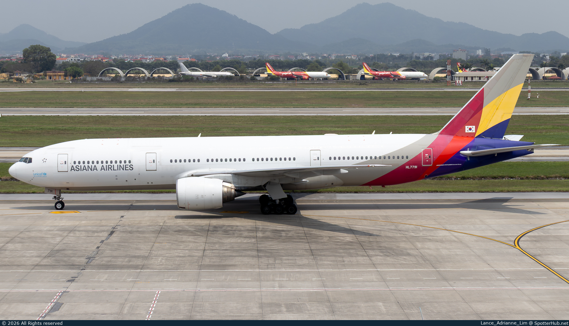 Photo of HL7791 - Boeing 777-28E(ER) operated by Asiana Airlines