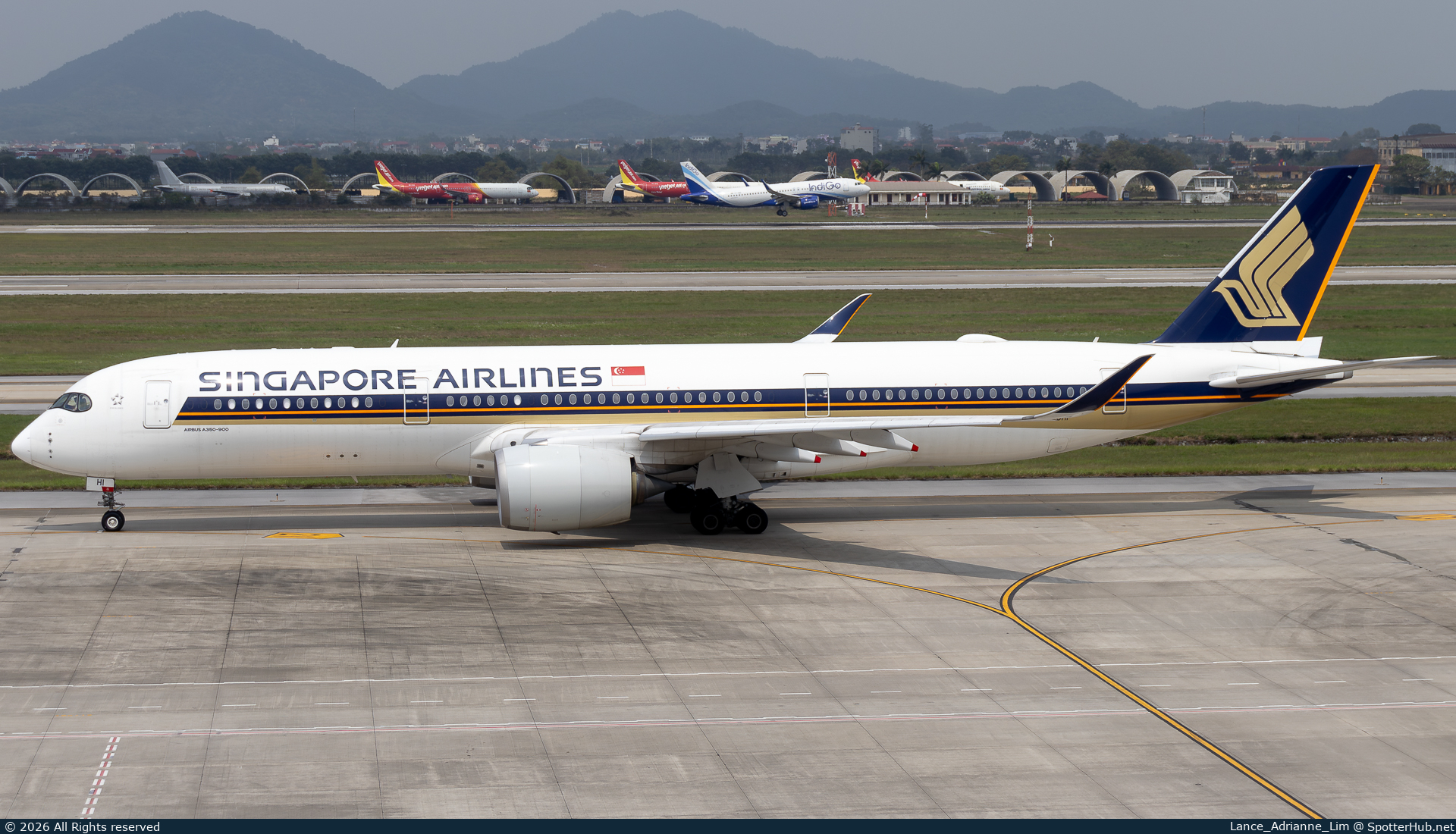 Photo of 9V-SHI - Airbus A350-941 operated by Singapore Airlines