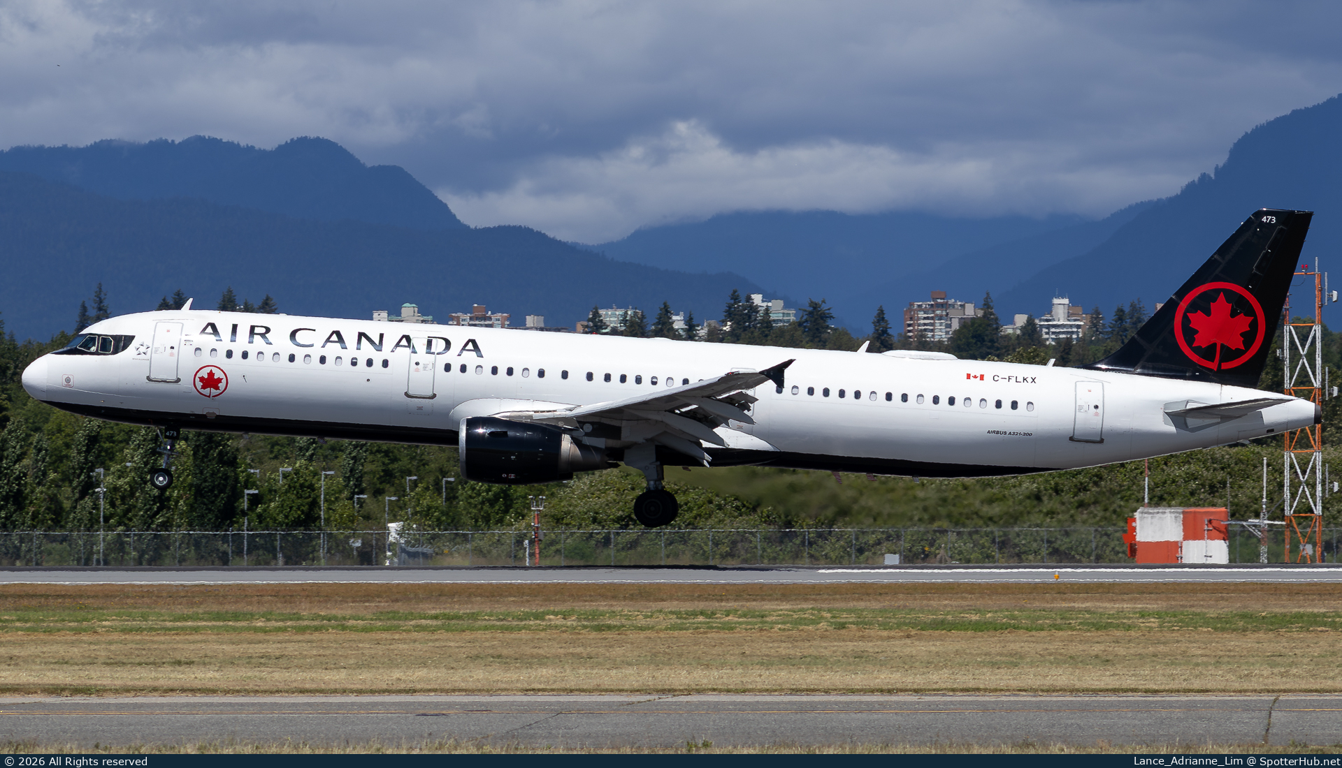 Photo of C-FLKX - Airbus A321-211 operated by Air Canada
