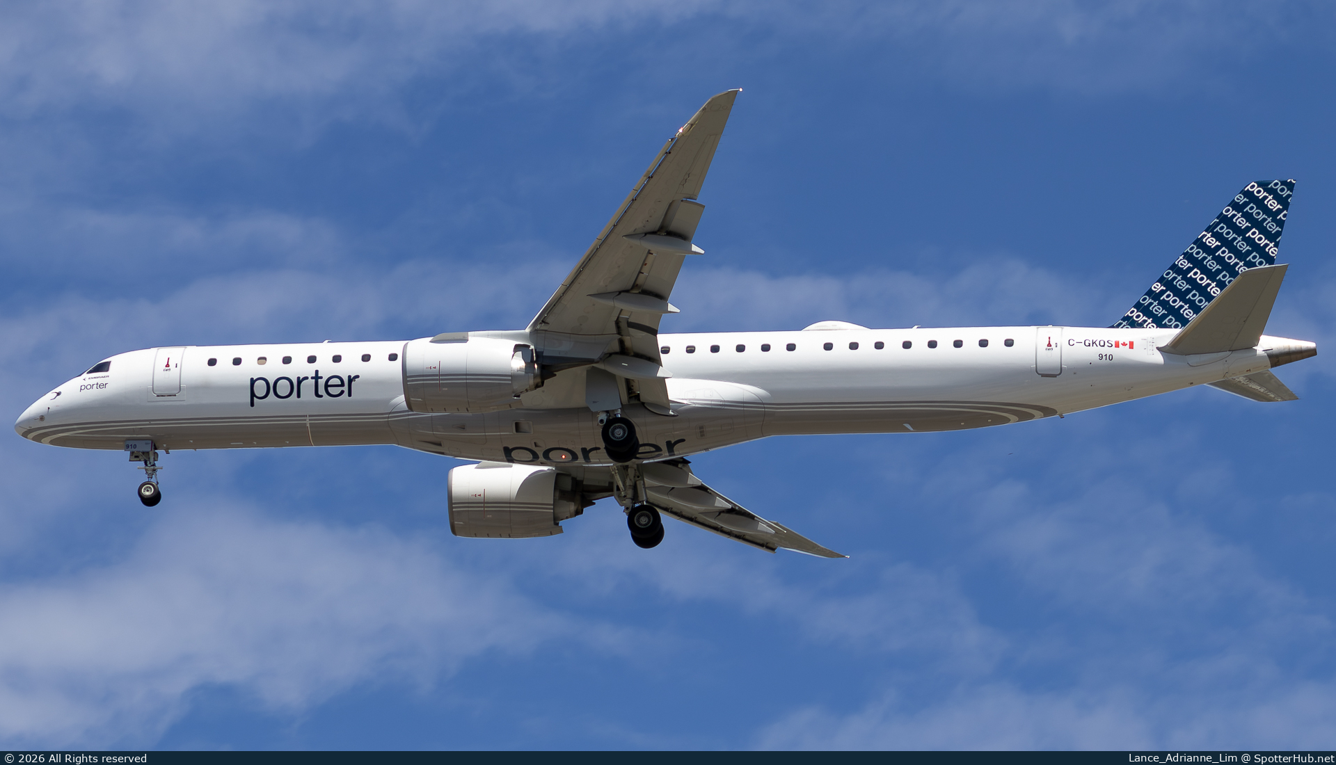 Photo of C-GKQS - Embraer ERJ-195-E2 operated by Porter Airlines