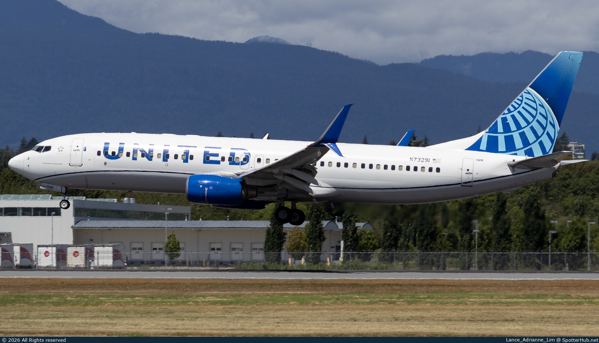 Photo of N73291 - Boeing 737-824 operated by United Airlines