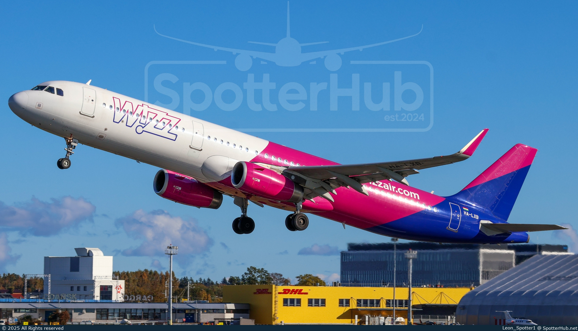 Photo of HA-LXB - Airbus A321-231 operated by Wizz Air