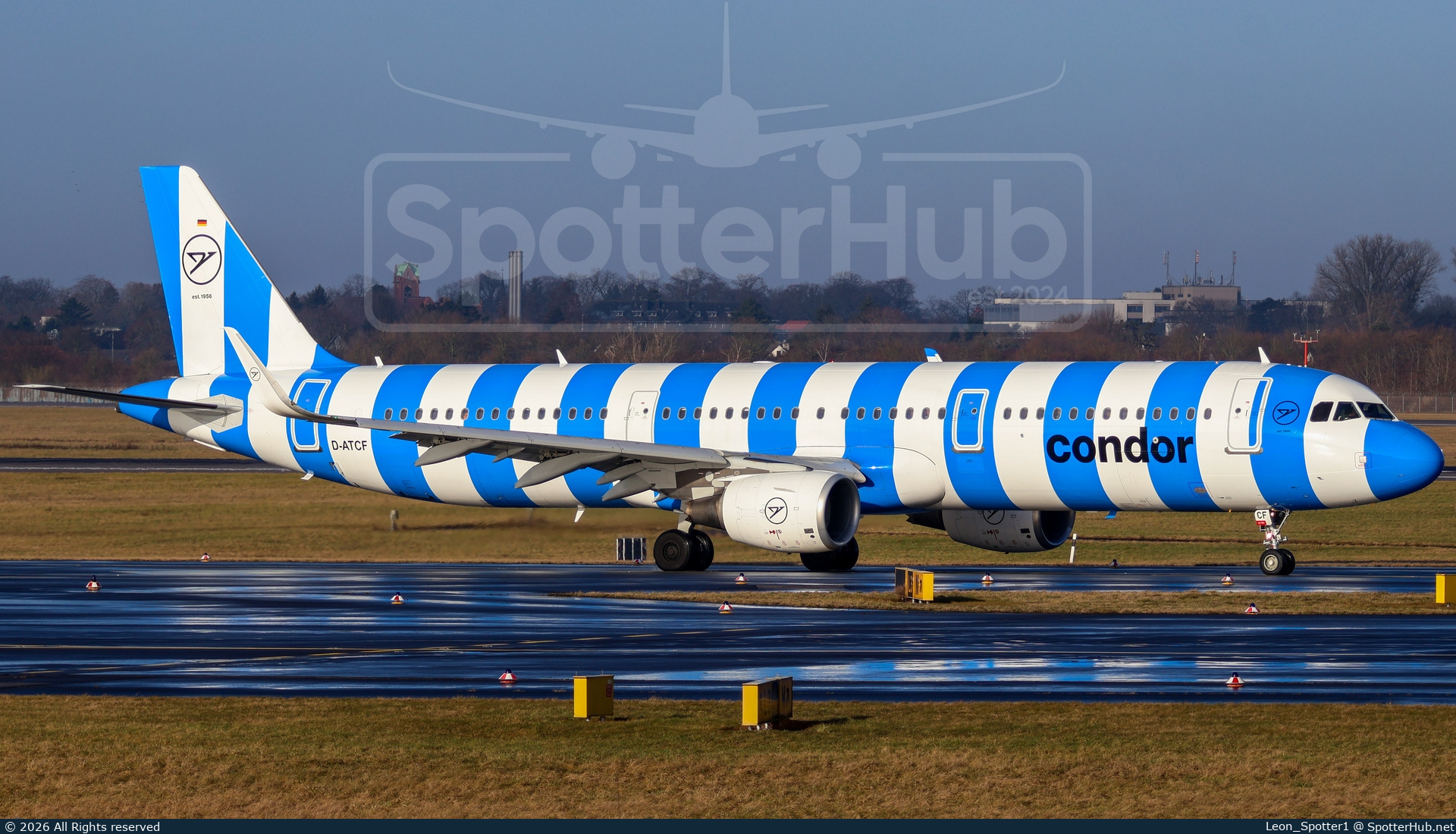 Photo of D-ATCF - Airbus A321-211 operated by Condor