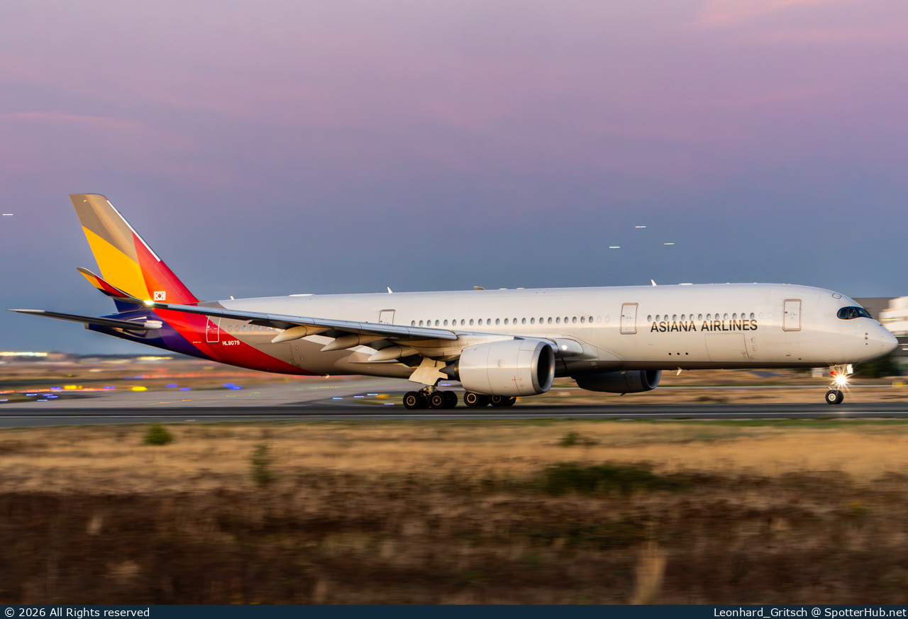 Photo of HL8079 - Airbus A350-941 operated by Asiana Airlines