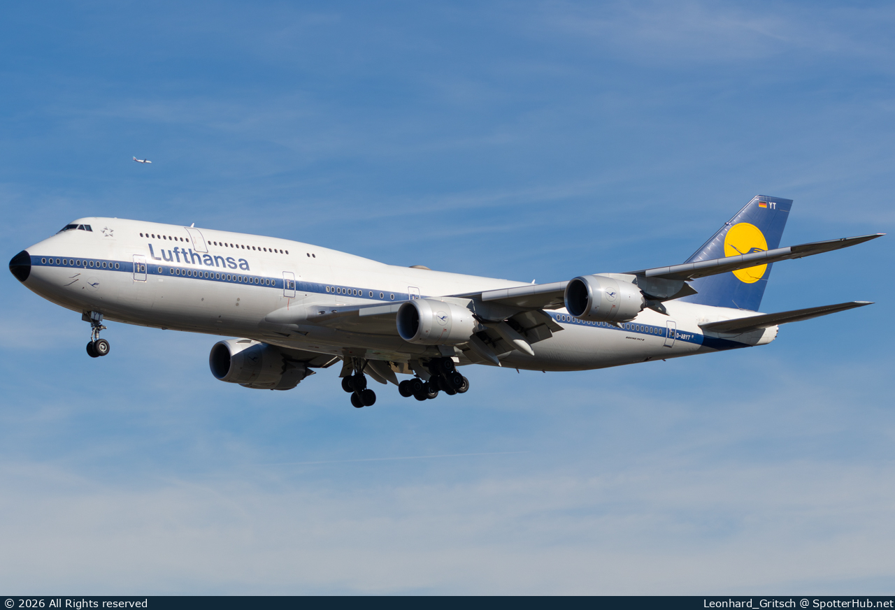 Photo of D-ABYT - Boeing 747-830 operated by Lufthansa