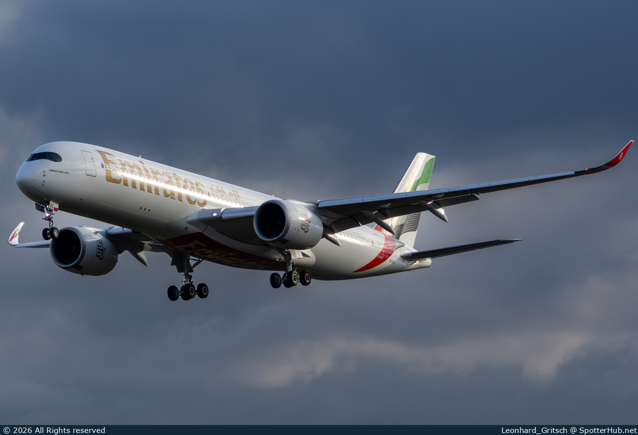 Photo of A6-EXC - Airbus A350-941 operated by Emirates