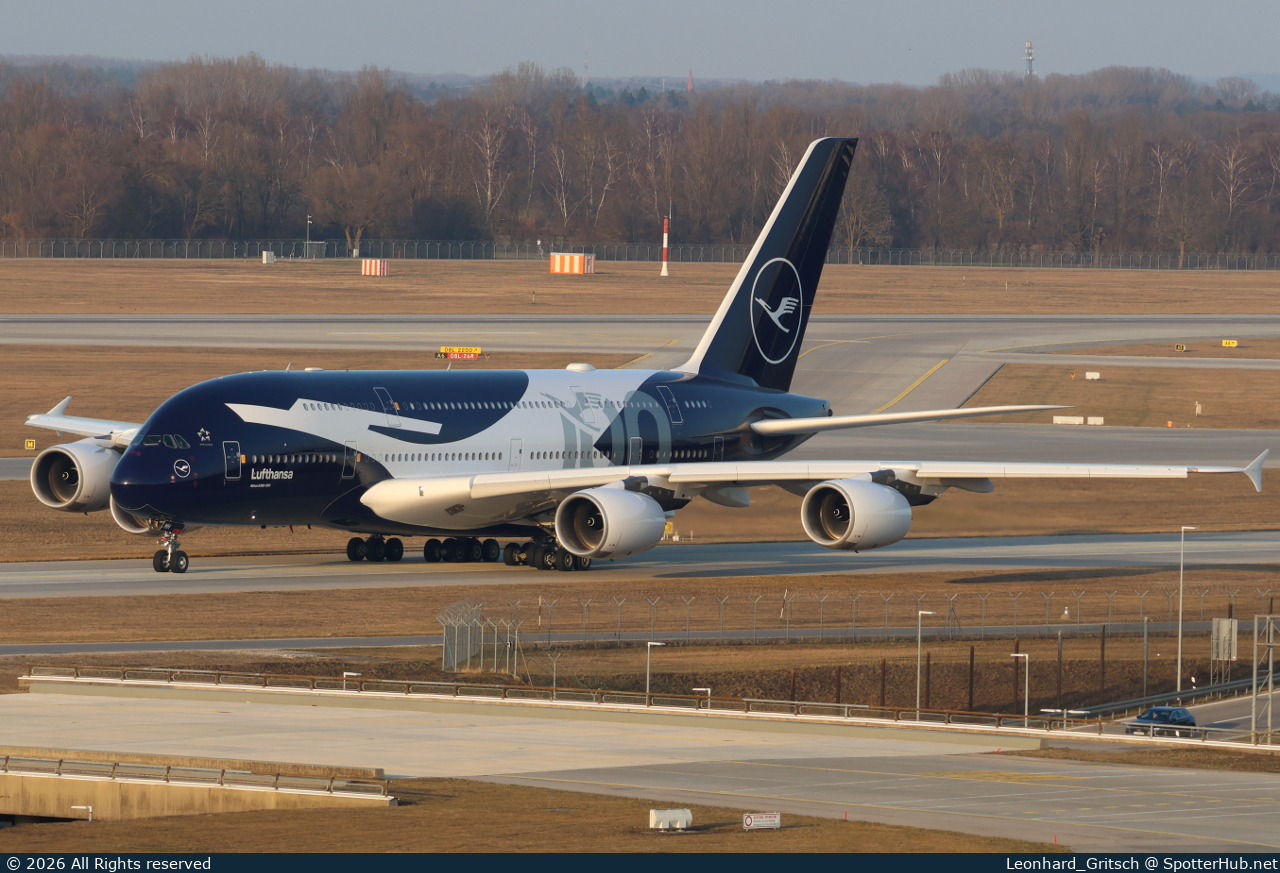 Photo of D-AIMH - Airbus A380-841 operated by Lufthansa