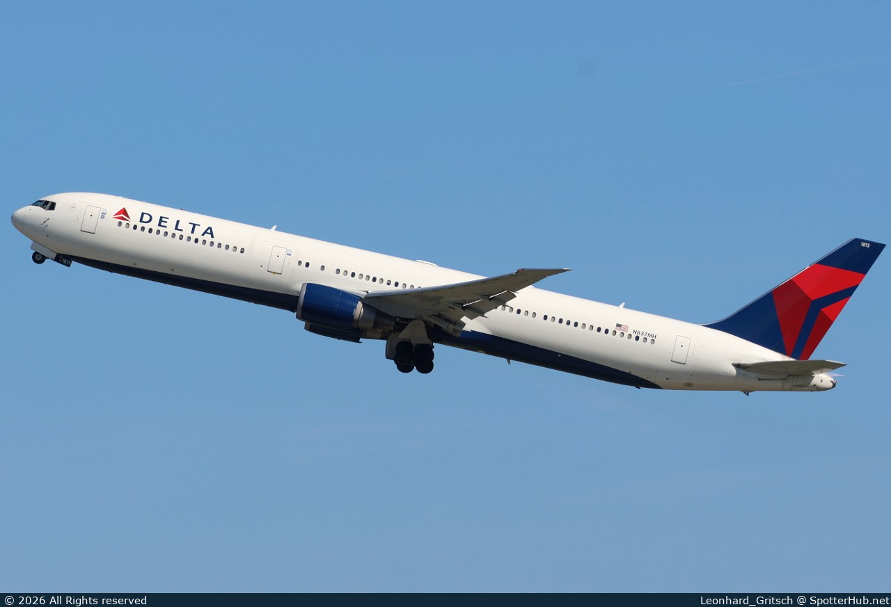 Photo of N837MH - Boeing 767-432(ER) operated by Delta Air Lines