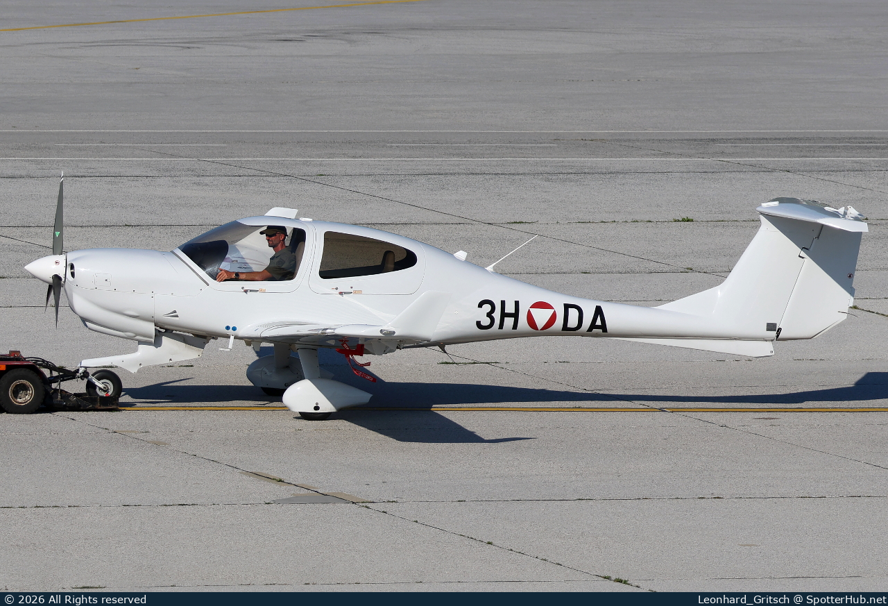 Photo of 3H-DA - Diamond DA40 NG Diamond Star operated by Austrian Air Force