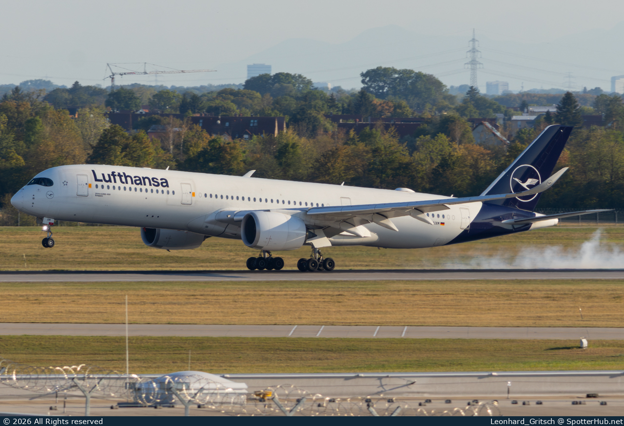 Photo of D-AIXM - Airbus A350-941 operated by Lufthansa
