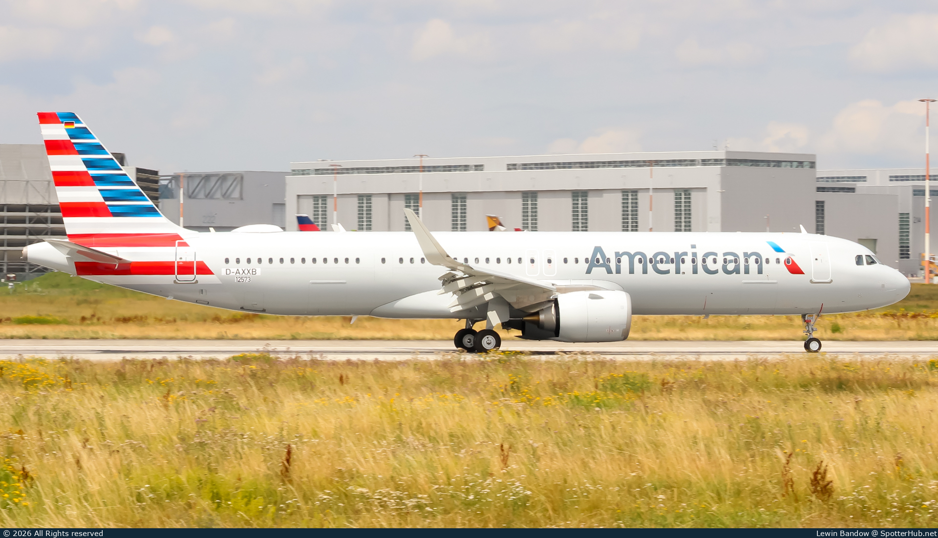 Photo of D-AXXB - Airbus A321-253NY operated by American Airlines