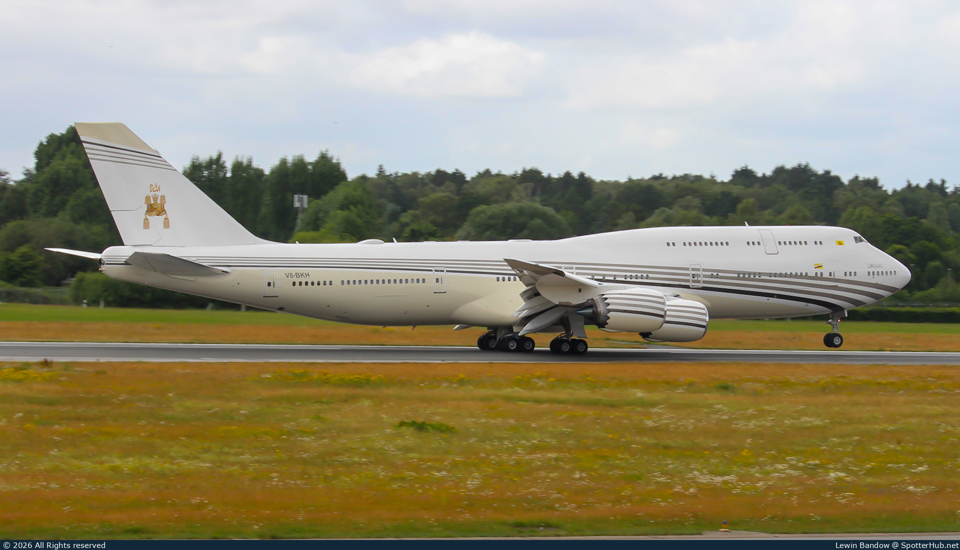 Photo of V8-BKH - Boeing 747-8LQ(BBJ) operated by Brunei Royal Flight