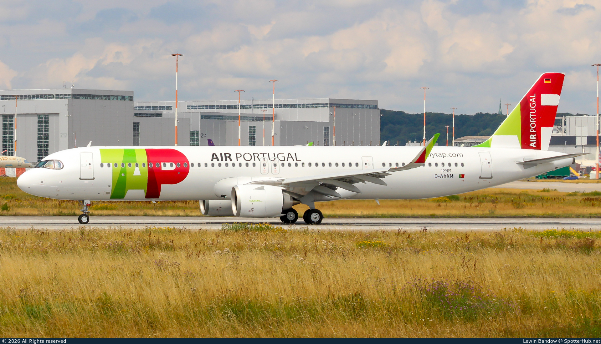 Photo of D-AXXN - Airbus A321-251NX operated by TAP Air Portugal