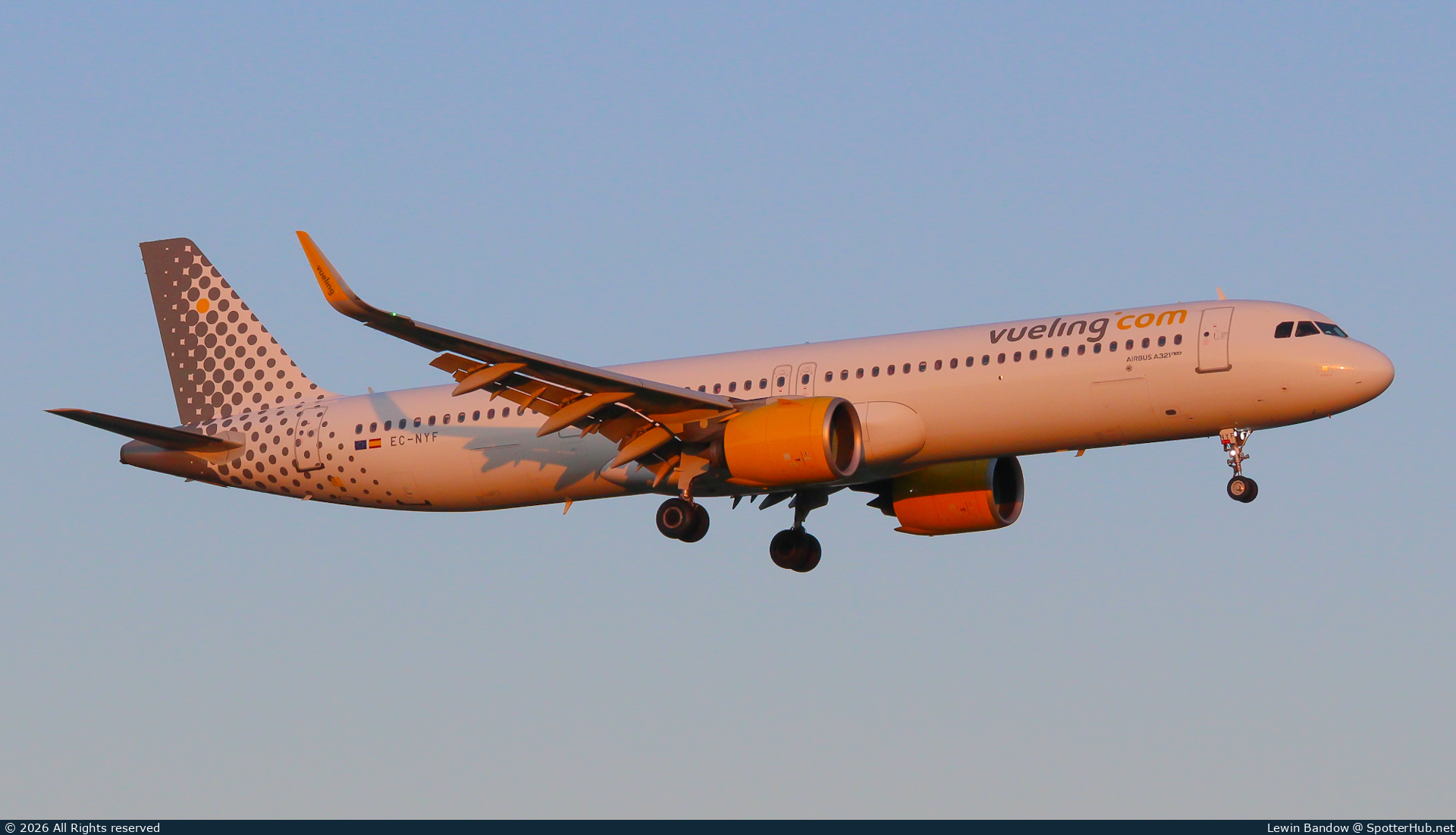 Photo of EC-NYF - Airbus A321-271NX operated by Vueling