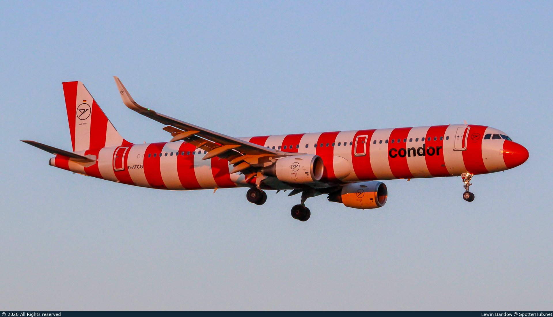 Photo of D-ATCG - Airbus A321-211 operated by Condor