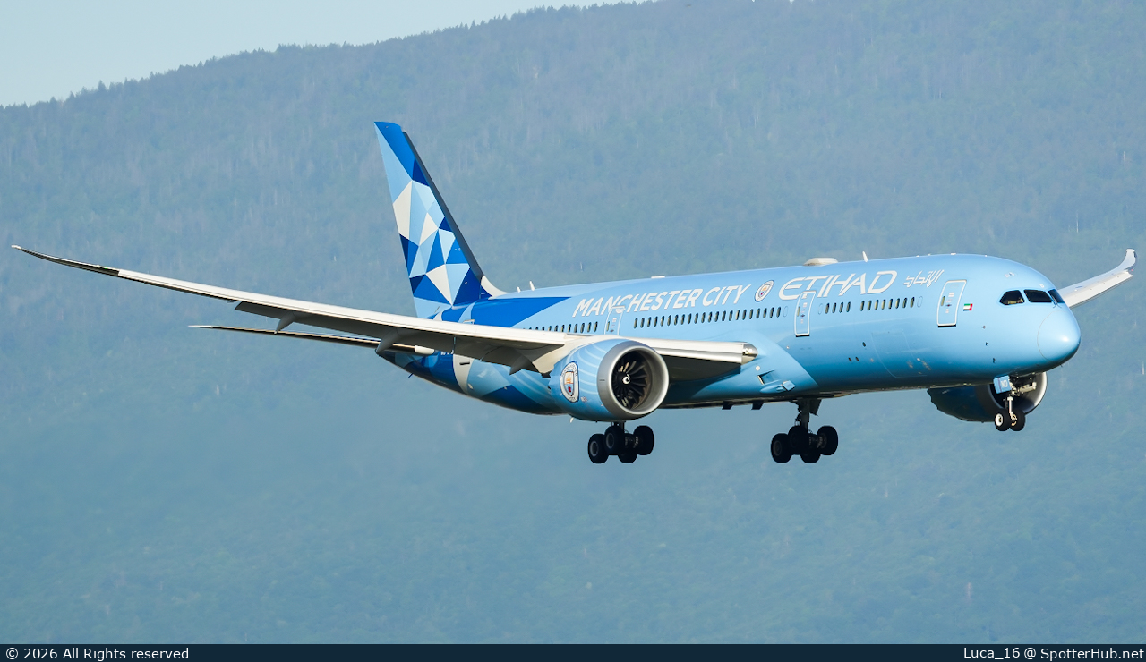 Photo of A6-BND - Boeing 787-9 Dreamliner operated by Etihad Airways