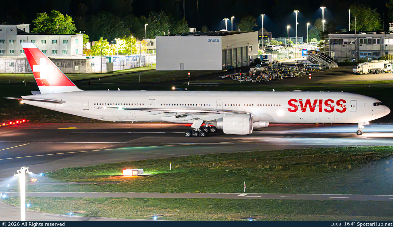 Photo of HB-JNE - Boeing 777-3DE(ER) operated by Swiss International Air Lines